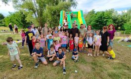 Preotul Adrian Brădațanu și câțiva antreprenori au organizat „Ziua Bucuriei” pentru 250 de copii din Fălticeni