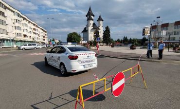 Un tronson din centrul Fălticeniului este închis până joia viitoare. Pe carosabil vor fi standurile  comercianților