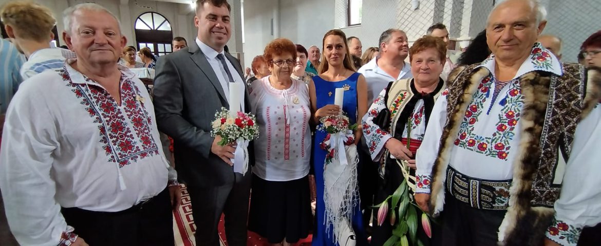 Slujbă de binecuvântare la Catedrala Învierii Domnului din Fălticeni. 56 de cupluri au sărbătorit „Nunta de Aur”