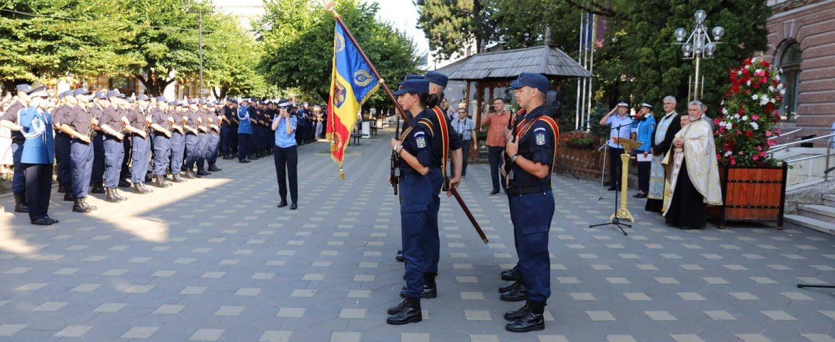 Ceremonie militară la Fălticeni. Elevii Școlii de Subofițeri Jandarmi „Petru Rareș” au depus jurământul de credință