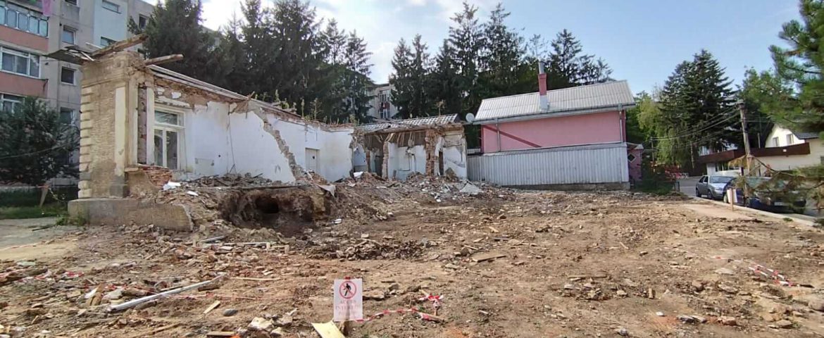 Primăria Fălticeni are un nou proiect edilitar. Ce va amenaja pe locul clădirii demolate din cartierul Maior Ioan