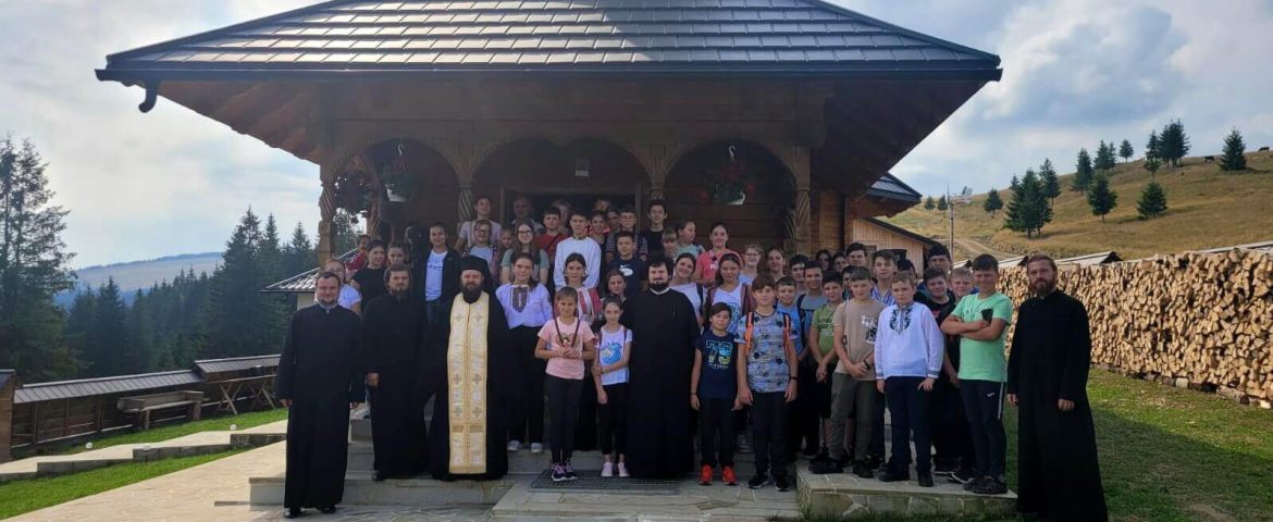 Tabere de vară organizate la Mănăstirea Probota și la Biserica din Suha. Activități educative și recreative pentru tineri
