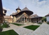Sâmbătă va fi adus Brâul Maicii Domnului la Mănăstirea Sihăstria Râșcăi. Duminică are loc sfințirea mănăstirii