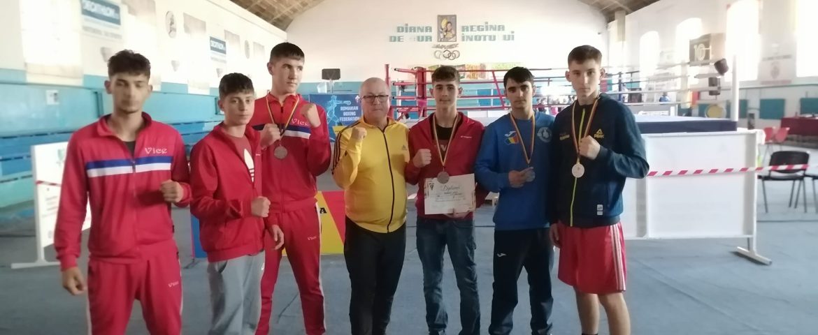 Fălticeneanul Sebastian Boambă este vicecampion național la box. Patru medalii cucerite de sportivii ACS Șomuz