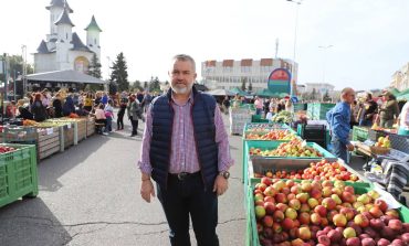 George Mîndruță apreciază calitatea merelor din livezile zonei Fălticeni. Senatorul are un mesaj pentru pomicultori