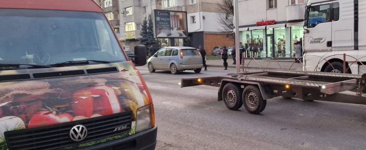 Accident rutier în Fălticeni. Pieton lovit de un autoturism. Bărbatul traversa regulamentar  Bulevardul 2 Grăniceri
