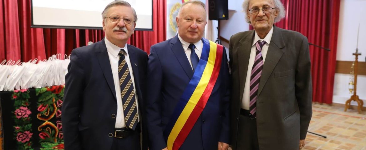 Medicii Vasile Astărăstoae și Mircea Onofriescu au primit titlul de „Cetățean de Onoare” al Comunei Rădășeni