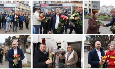 Acțiuni derulate de 8 Martie. Social-democrații și liberalii au dăruit flori pentru numeroase femei din Fălticeni