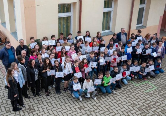 Patru elevi din Râșca, Mălini și Bogdănești au obținut premiul întâi la un concurs județean de matematică