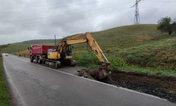Lucrări de casetare și asfaltare pe tronsonul  Fălticeni - Ciorsaci. Drumul ar putea fi modernizat de  anul viitor
