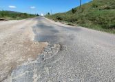 Șantierul de pe tronsonul Ciorsaci-Fălticeni s-a „evaporat”. Drumul are noi denivelări. Unde este asfaltul?