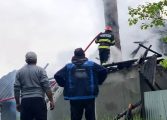Incendiu într-o gospodărie din Rădășeni. Flăcările au distrus acoperișul casei, mobilier și aparatură electronică