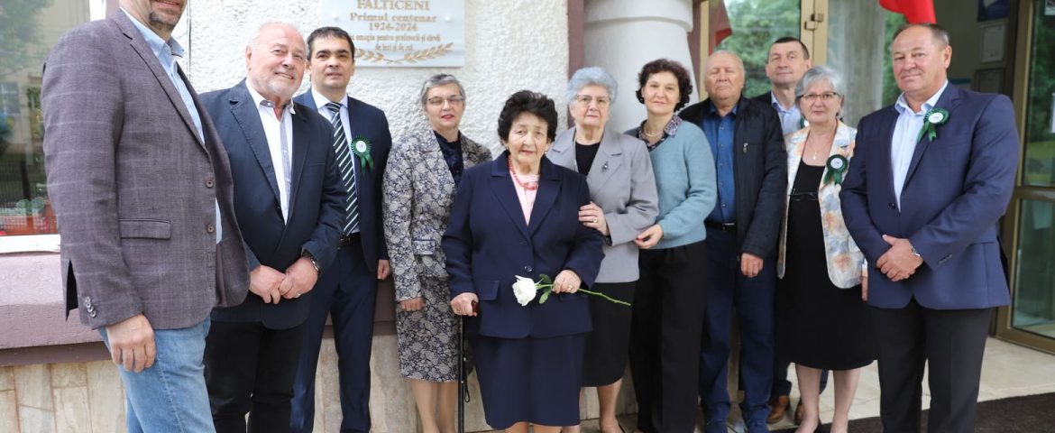 Profesorii de ieri și de azi au dezvelit placa omagială dedicată centenarului Colegiului „Vasile Lovinescu”