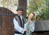 Profesioniștii Răzvan şi Iustina Zaharia reîncep cursurile de dans popular în Fălticeni. Ei au dat startul înscrierilor