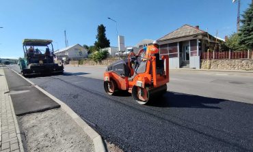 Strada Armatei este modernizată în cadrul unui amplu proiect de investiții. Astăzi au început lucrările de asfaltare