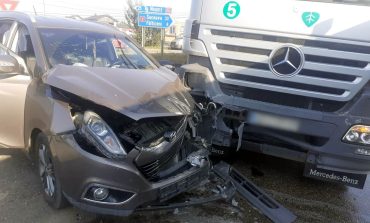 Coliziune produsă la intersecția din Fântâna Mare. Polițiștii fălticeneni au reținut permisul unui șofer vasluian