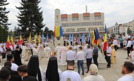 Procesiune de tradiție desfășurată în Fălticeni. Ortodocșii pe stil vechi au sărbătorit Adormirea Maicii Domnului