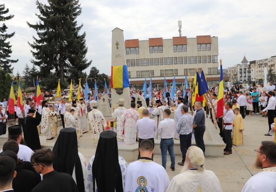 Procesiune de tradiție desfășurată în Fălticeni. Ortodocșii pe stil vechi au sărbătorit Adormirea Maicii Domnului