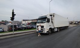 Un fălticenean strânge donații pentru sinistrații din Galați. Un autotren este pregătit în fața parcării Kaufland