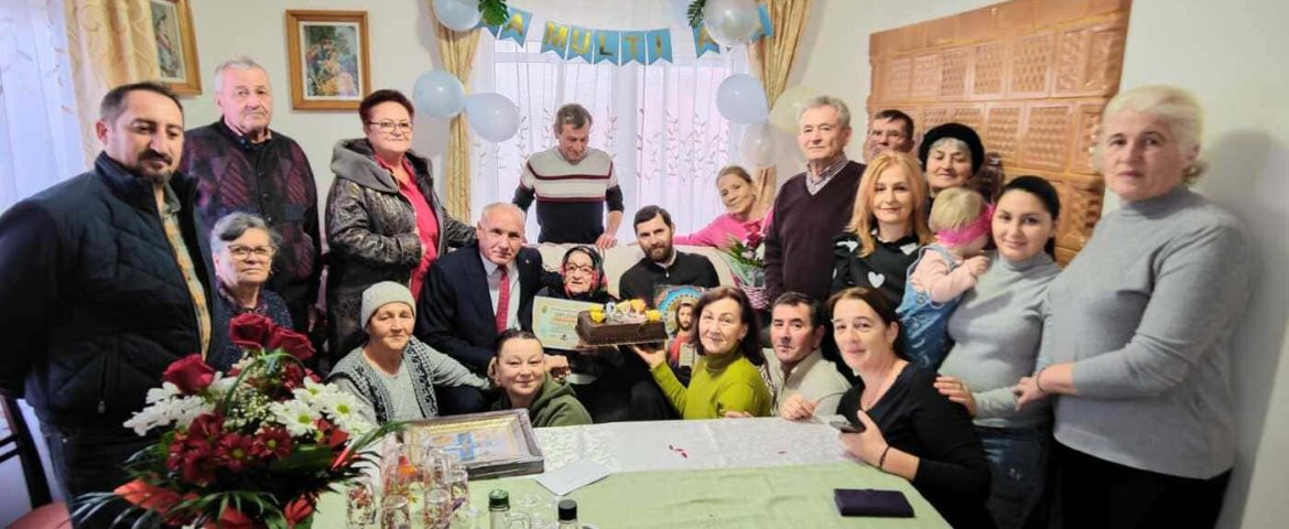 Aniversare centenară în comuna Preutești. Familia și autoritățile au sărbătorit-o pe străbunica Ileana Andrei