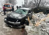 Accident rutier produs pe raza comunei Cornu Luncii. Un șofer s-a izbit cu mașina într-un palet cu BCA