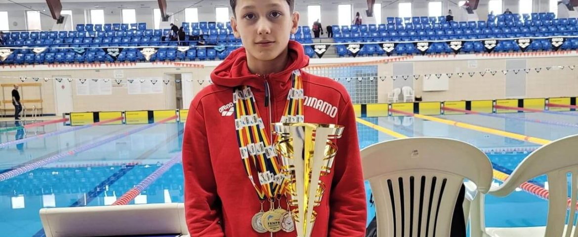 Rezultate fabuloase pentru Matei Stan. Tânărul din Mălini este triplu campion național și dublu vicecampion la înot