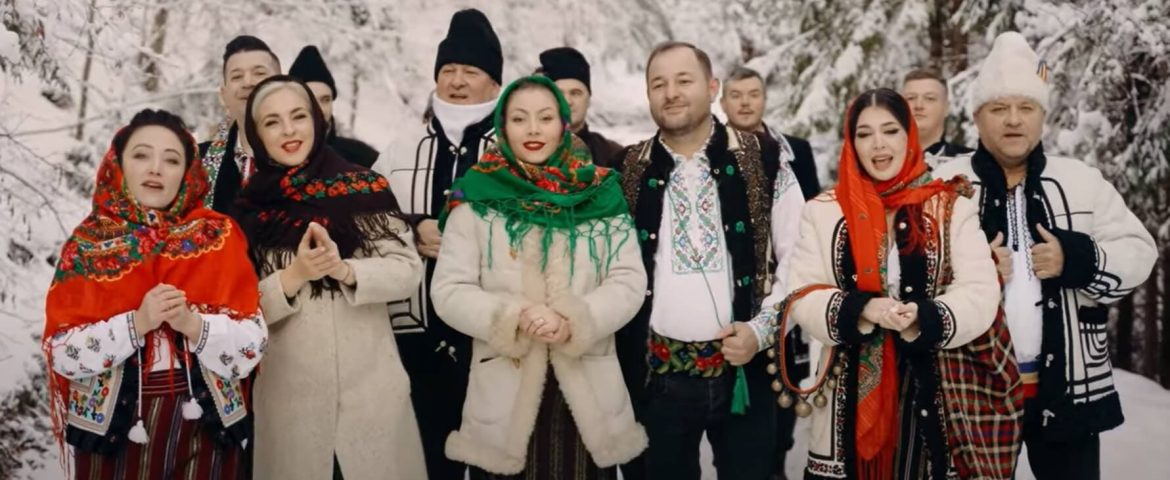 Colindătorii Fălticenilor revin cu un nou videoclip. În prag de sărbători au lansat colinda „Primește-ne gazdă-n casă”