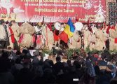 Tradiții de Anul Nou. Cetele de colindători, urătorii, urșii și caprele au sosit la Festivalul din comuna Preutești