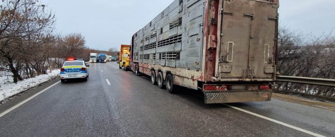 Circulația rutieră s-a reluat între localitățile Fălticeni și Spătărești. Trafic întrerupt timp de peste trei ore