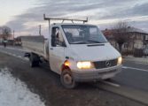 Accident rutier în comuna Cornu Luncii. Elevă acroșată de un autovehicul. Minora traversase prin loc nepermis