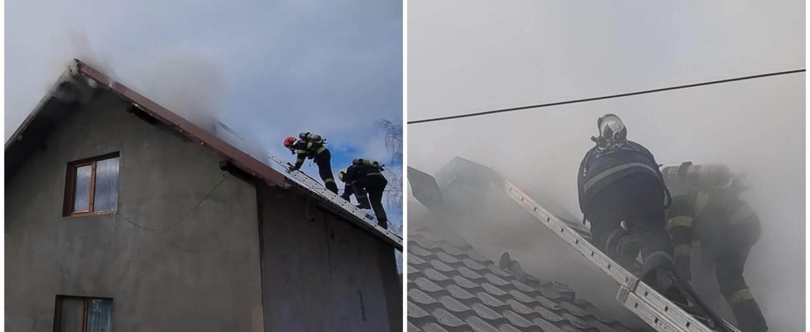 Incendiu izbucnit în localitatea Hârtop. Arde acoperișul unei case. Pompierii acționează cu două autospeciale