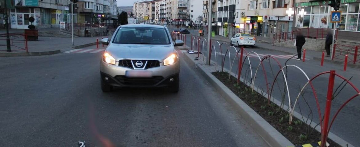 Accident rutier produs în municipiul Fălticeni. Pieton lovit de un autoturism. Bărbatul traversa regulamentar strada