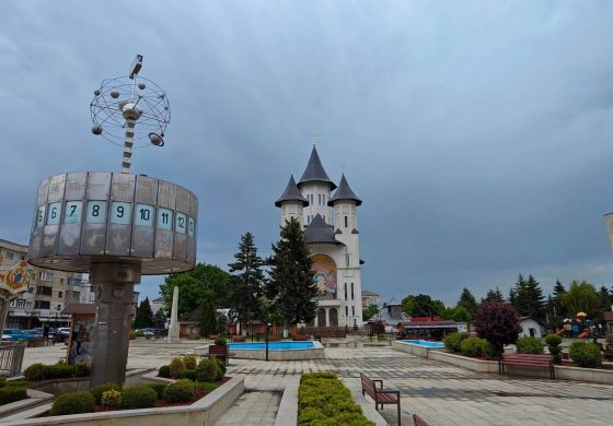 Avertizare meteo pentru localitățile din zona Fălticeni. Interval scurt de Cod galben de ploi torențiale și grindină
