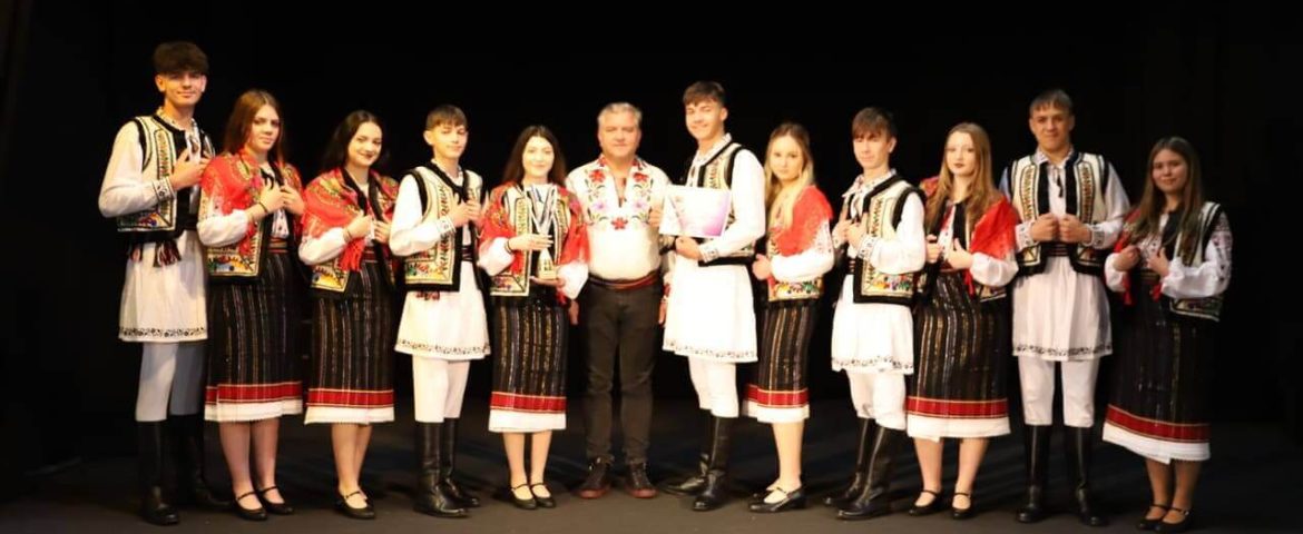 Ansamblul „Valea Șomuzului” aduce la Fălticeni premiul întâi și trofeul concursului „Generația Mileniului 3”