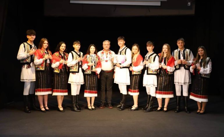 Ansamblul "Valea Șomuzului" aduce la Fălticeni premiul întâi și trofeul concursului "Generația Mileniului 3"