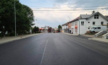Asfaltarea pe strada 13 Decembrie s-a încheiat. Varianta pentru traficul greu rămâne închisă până luni dimineața