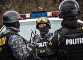 Polițiștii BCCO au făcut descinderi în municipiul Fălticeni. Percheziții domiciliare desfășurate în mai multe locuri