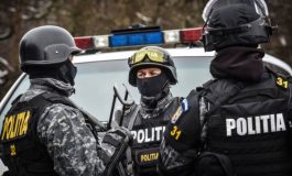 Polițiștii BCCO au făcut descinderi în municipiul Fălticeni. Percheziții domiciliare desfășurate în mai multe locuri