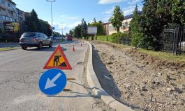 Au început lucrările de modernizare pe strada  Sucevei. Piste pentru biciclete, asfalt, pavaje și un nou sens giratoriu