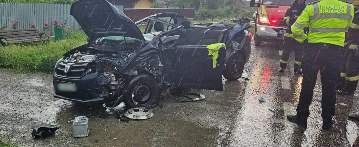 Accident rutier grav în comuna Drăgușeni. Un autotren și un autoturism s-au ciocnit. Șofer în stare de inconștiență