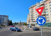 Lucrări și schimbări aplicate în noul sens giratoriu din Fălticeni. Traficul greu va fi deviat prin centrul orașului
