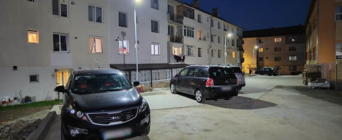 Investiție pentru amenajarea unei noi parcări de reședință în Fălticeni. Locurile create dispun de iluminat ecologic