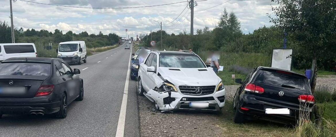 Accident rutier petrecut în comuna Fântâna Mare. Două mașini s-au ciocnit. Victimă transportată la spital