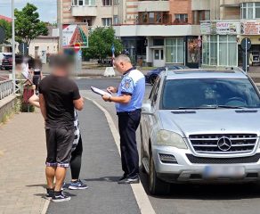 Șoferii din Fălticeni nu mai pot opri în zona Judecătoriei și la Blocurile Turn. Polițiștii au dat primele amenzi