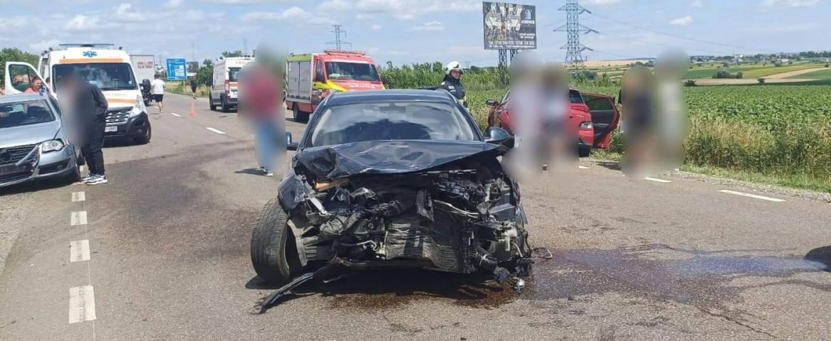 Accident rutier și trafic blocat la ieșirea din Suceava. Trei persoane din Fălticeni au fost transportate la spital