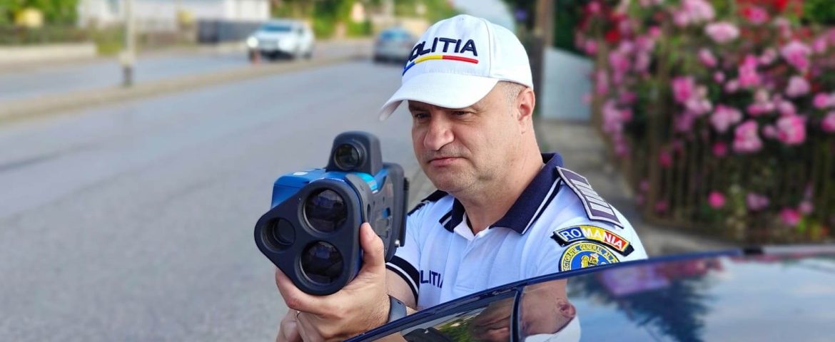 Polițiștii fălticeneni au făcut ravagii printre vitezomani. Amenzi cu duiumul! Șoferiță depistată cu 127 km/h