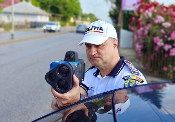 Polițiștii fălticeneni au făcut ravagii printre vitezomani. Amenzi cu duiumul! Șoferiță depistată cu 127 km/h