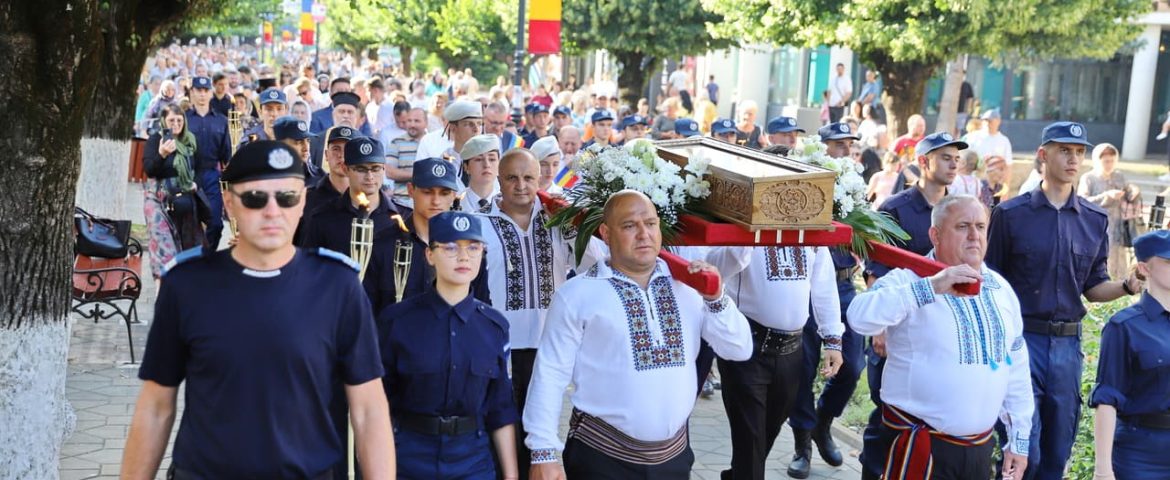Procesiune desfășurată în ajunul sărbătorii Sfântului Ilie. Numeroși preoți și credincioși au participat la Fălticeni