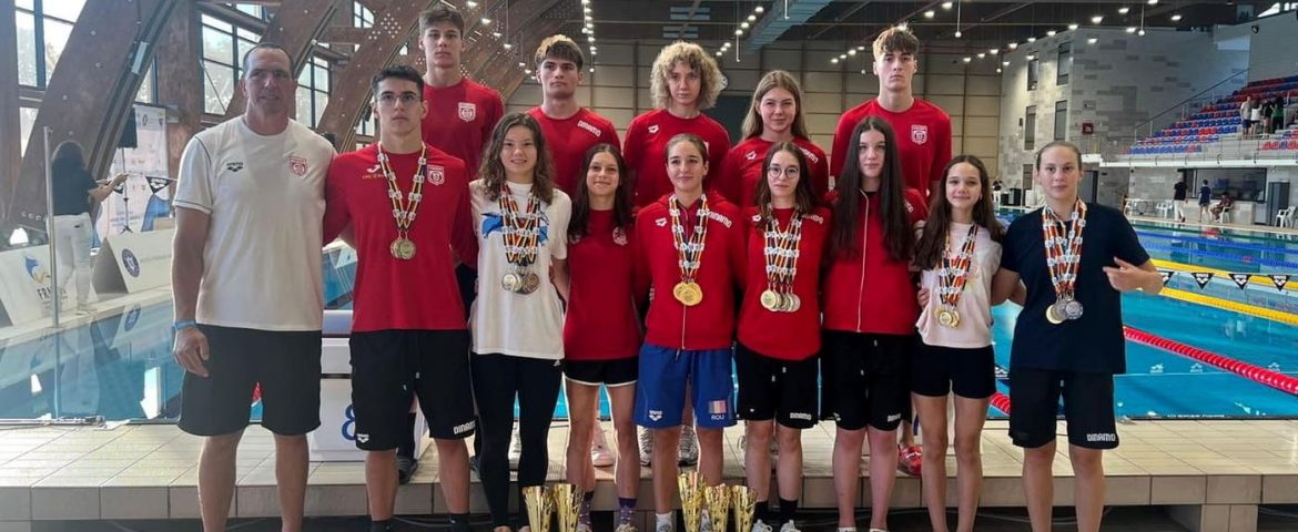 Rezultate excelente pentru cinci sportivi din Fălticeni. Ei au cucerit 36 de medalii la Cupa României la Înot