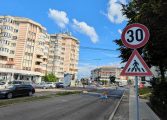 Schimbări în traficul rutier. Noi limite de viteză, zone cu oprire interzisă și noi restricții de tonaj în Fălticeni